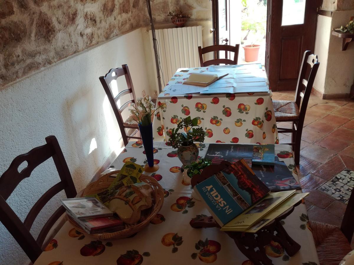 Le Case Di S. Andrea Buccheri エクステリア 写真